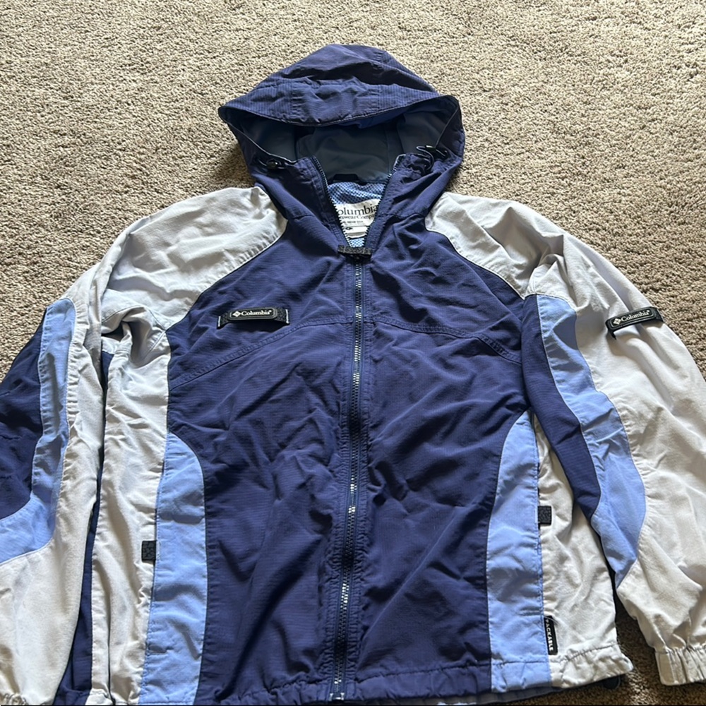 Womens Columbia Packable Blue and Gray Windbreaker with Hood. Size Large